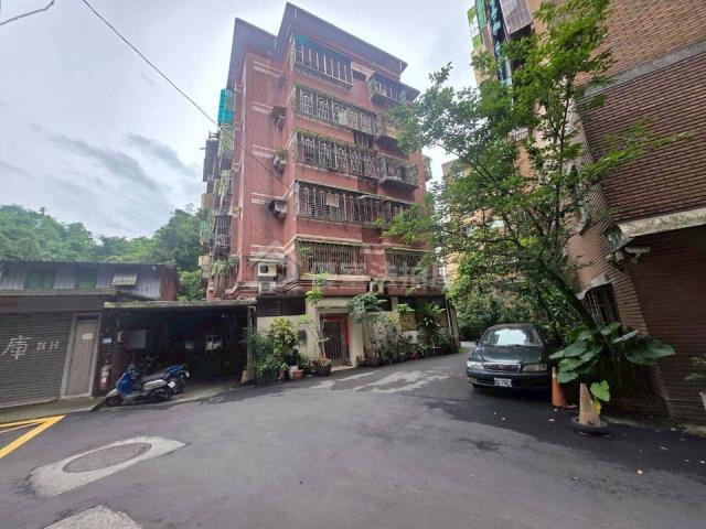 新北汐止法拍華廈-3